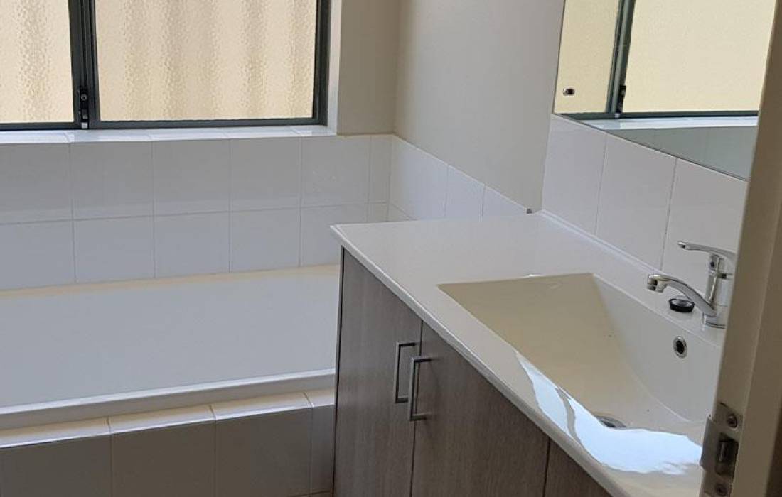 4/8 Locke Street, CAREY PARK, WA 6230 AUS