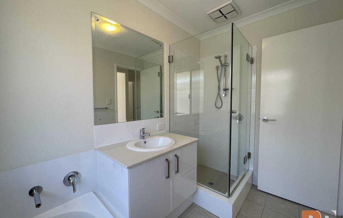 24 Cherrytree Chase, MADDINGTON, WA 6109 AUS