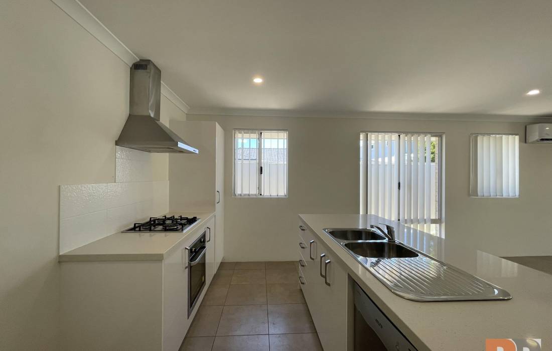 24 Cherrytree Chase, MADDINGTON, WA 6109 AUS