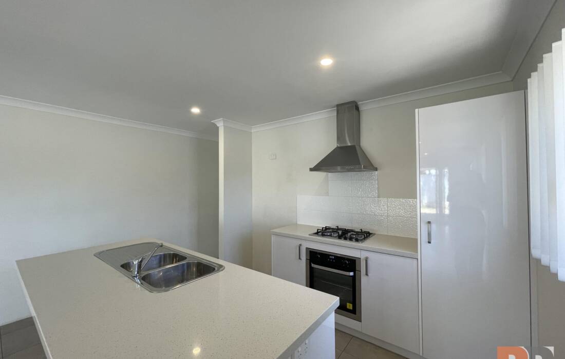 24 Cherrytree Chase, MADDINGTON, WA 6109 AUS