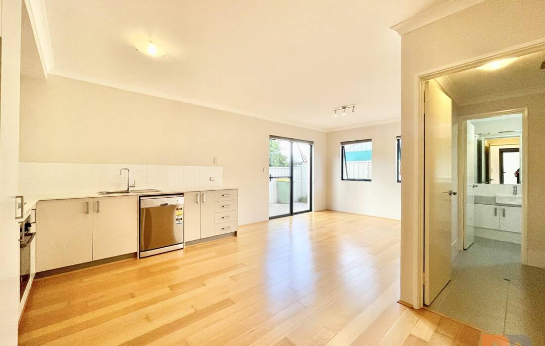 8/77 Surrey Road, RIVERVALE, WA 6103 AUS