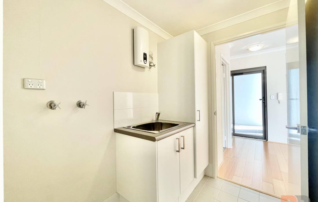 8/77 Surrey Road, RIVERVALE, WA 6103 AUS