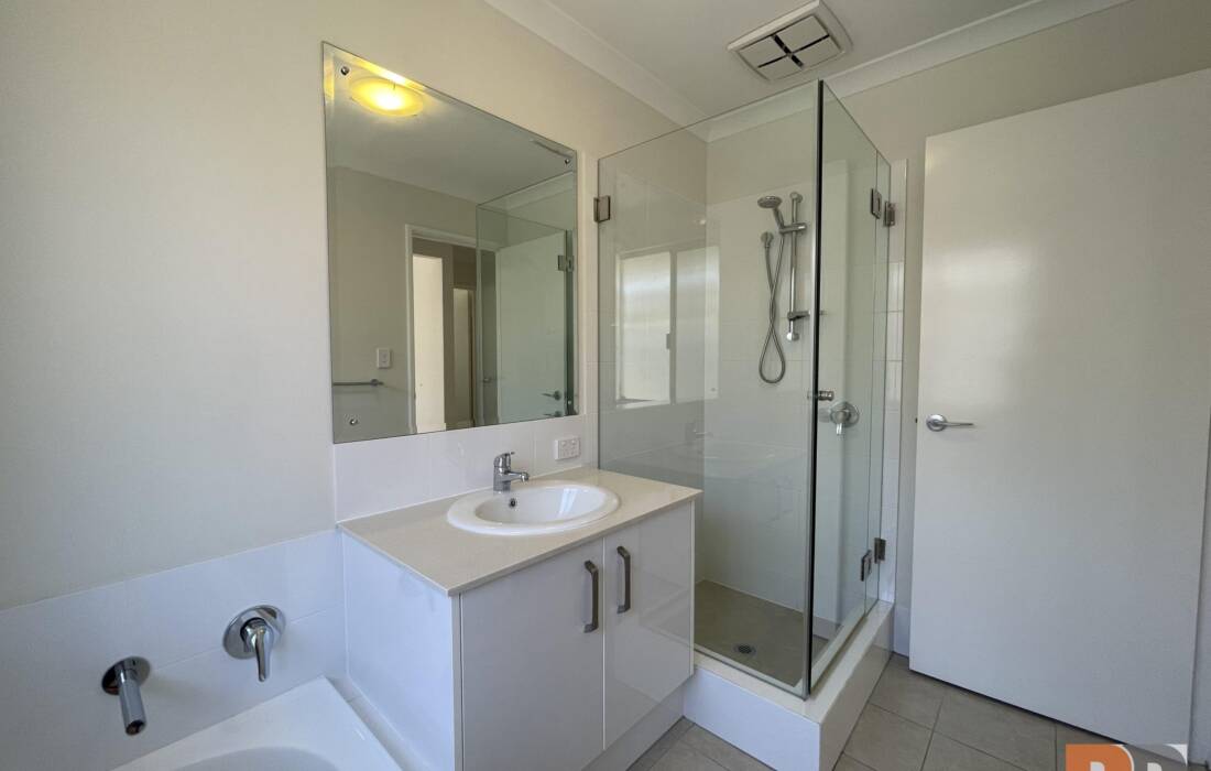 24 Cherrytree Chase, MADDINGTON, WA 6109 AUS