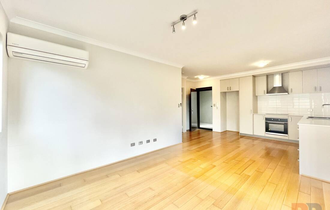 8/77 Surrey Road, RIVERVALE, WA 6103 AUS