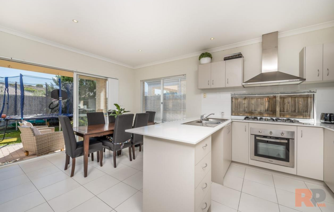 16 Sugarbush Way, YANCHEP, WA 6035 AUS