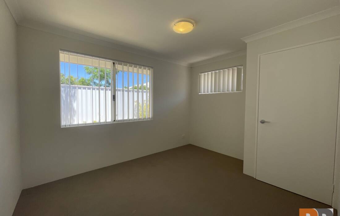 24 Cherrytree Chase, MADDINGTON, WA 6109 AUS