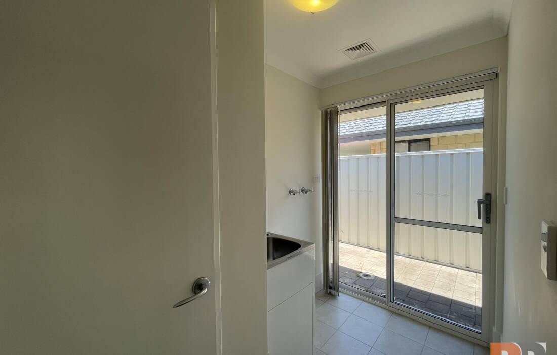 24 Cherrytree Chase, MADDINGTON, WA 6109 AUS