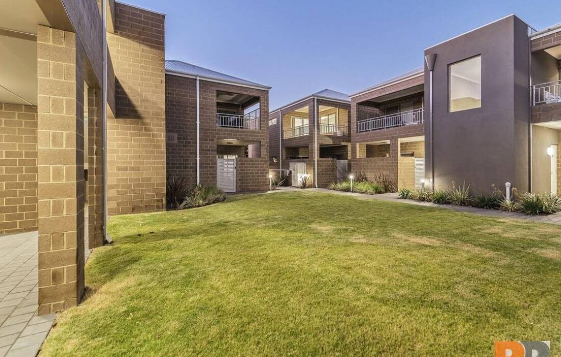 3/8 Blackburn Street, MADDINGTON, WA 6109