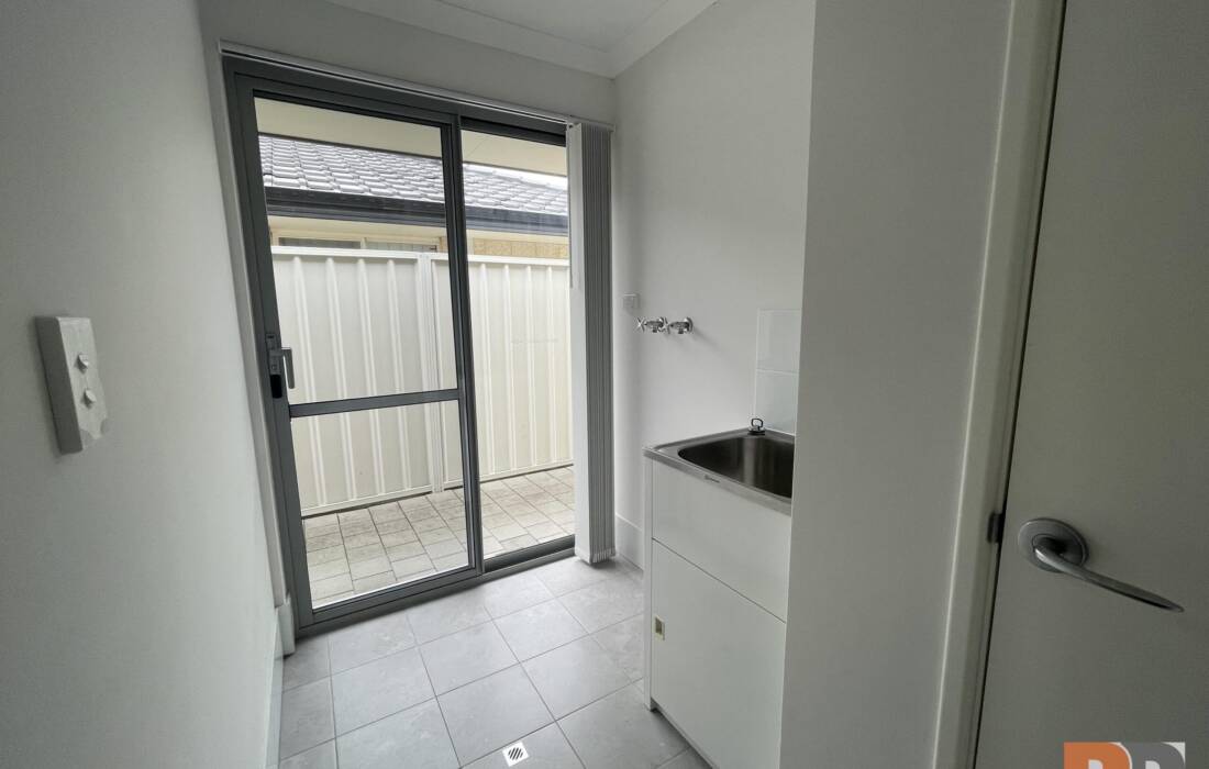 13 Cherrytree Chase, MADDINGTON, WA 6109 AUS