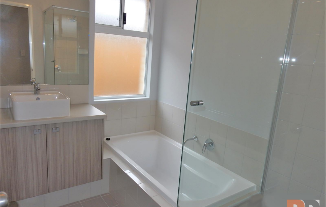 8 Descent Street, ELLENBROOK, WA 6069 AUS