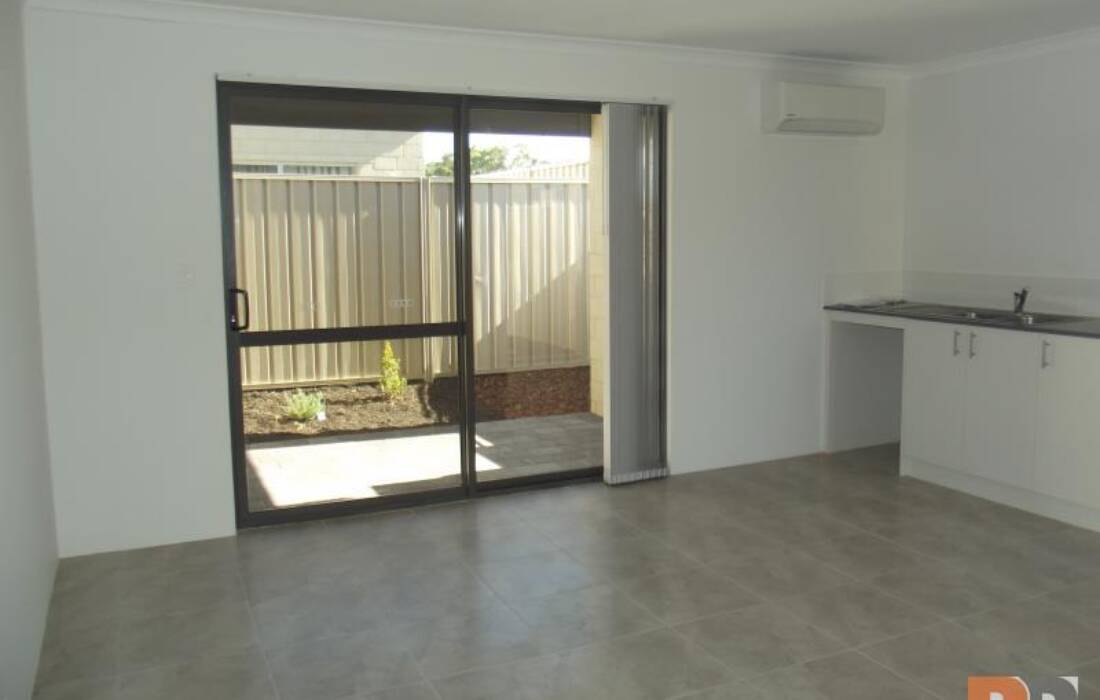 37B Suffolk Street, CAVERSHAM, WA 6055 AUS