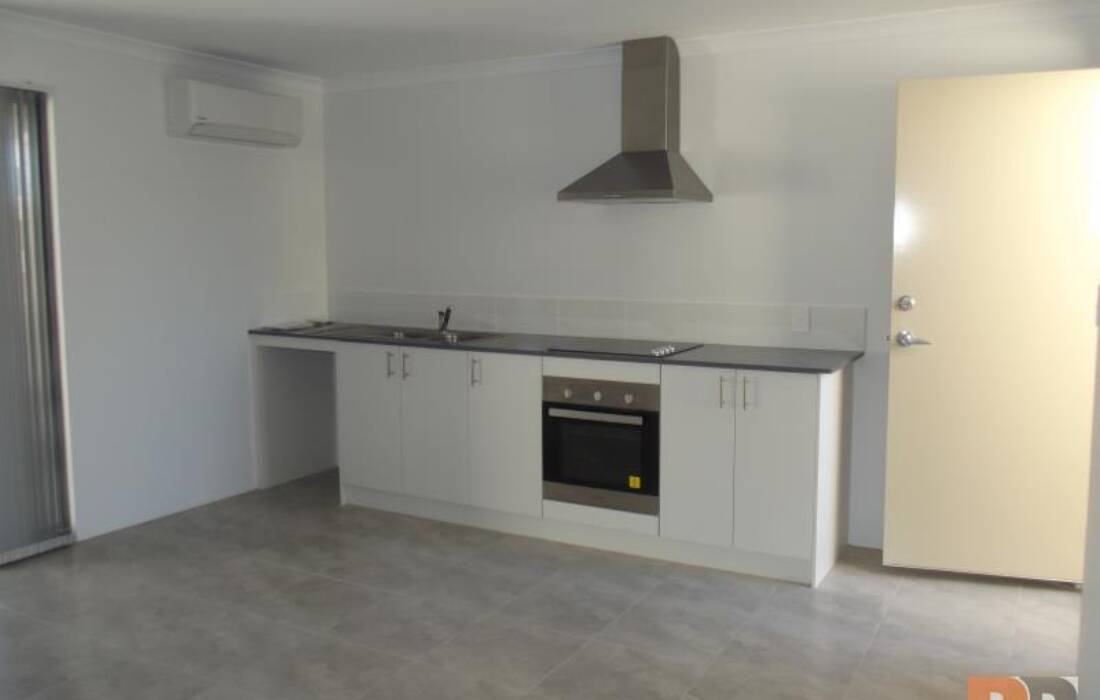 37B Suffolk Street, CAVERSHAM, WA 6055 AUS