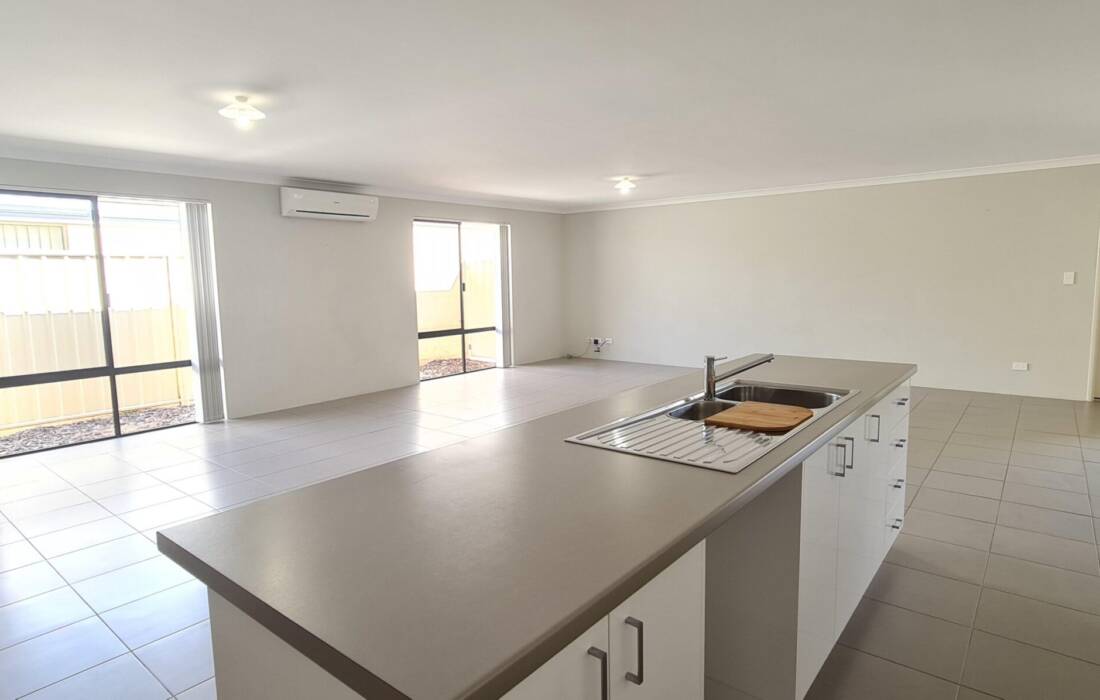 24 Virginia Turn, MADORA BAY, WA 6210 AUS