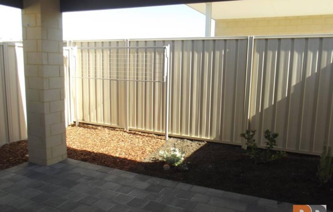 37B Suffolk Street, CAVERSHAM, WA 6055 AUS